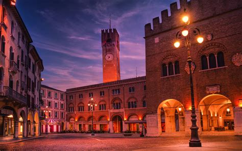 Stazione di Treviso Centrale a Piazza dei Signori .